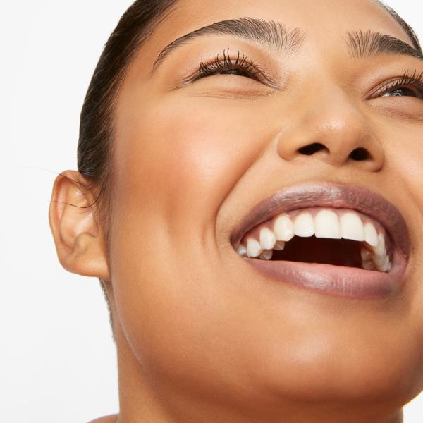everyday_great_skin_foundation_500_sand_960047_CSL_model_1_WEB