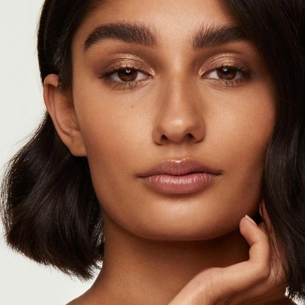 everyday_great_skin_foundation_500_sand_960047_amrita_CSL_model_1