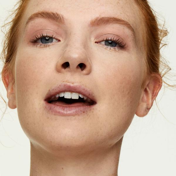 everyday_great_skin_foundation_50_superlight_967404_sarah_CSL_model_1
