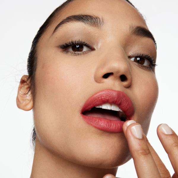 futurelipstick_matte_coral_smash_refill_72436_CSL_model_1_WEB