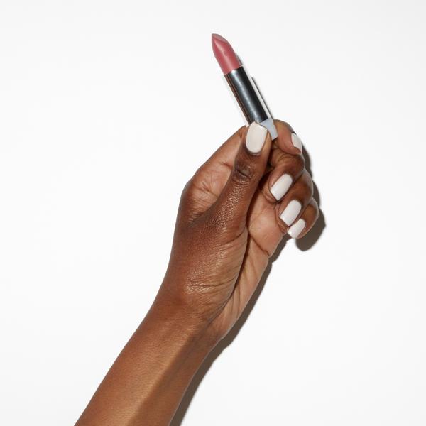 futurelipstick_matte_le_rose_refill_72429_CSL_handmodel_1_WEB