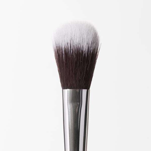 highlighting_setting_powder_brush_011_78698_CSL_macro_WEB