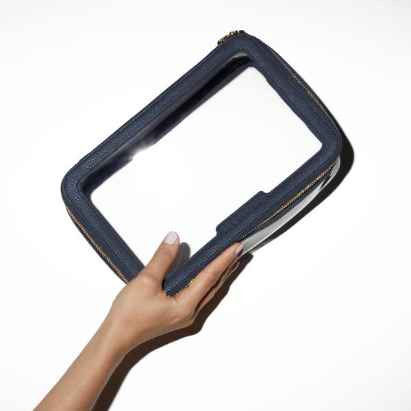 large_clear_makeup_case_navy_77219_CSL_handmodel_WEB