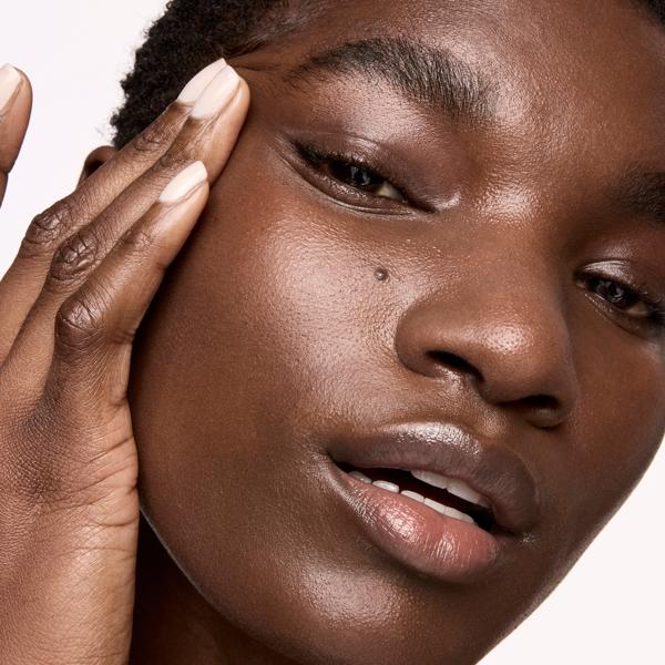 luminous_mineral_skin_tint_spf_40_deep_dark_194482_CSL_model_2_WEB