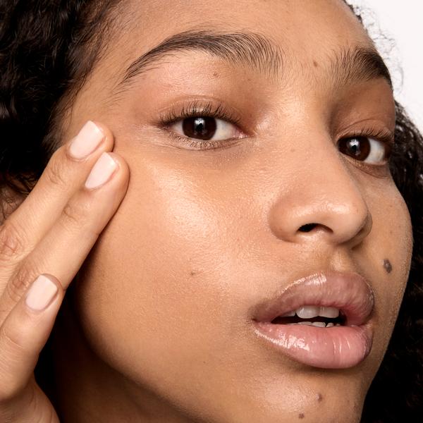 luminous_mineral_skin_tint_spf_40_medium_deep_194468_CSL_model_2_WEB