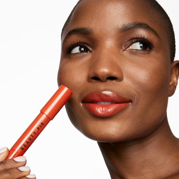 shine_up_lip_colour_balm_fresh_squeeze_197995_CSL_model_2_WEB