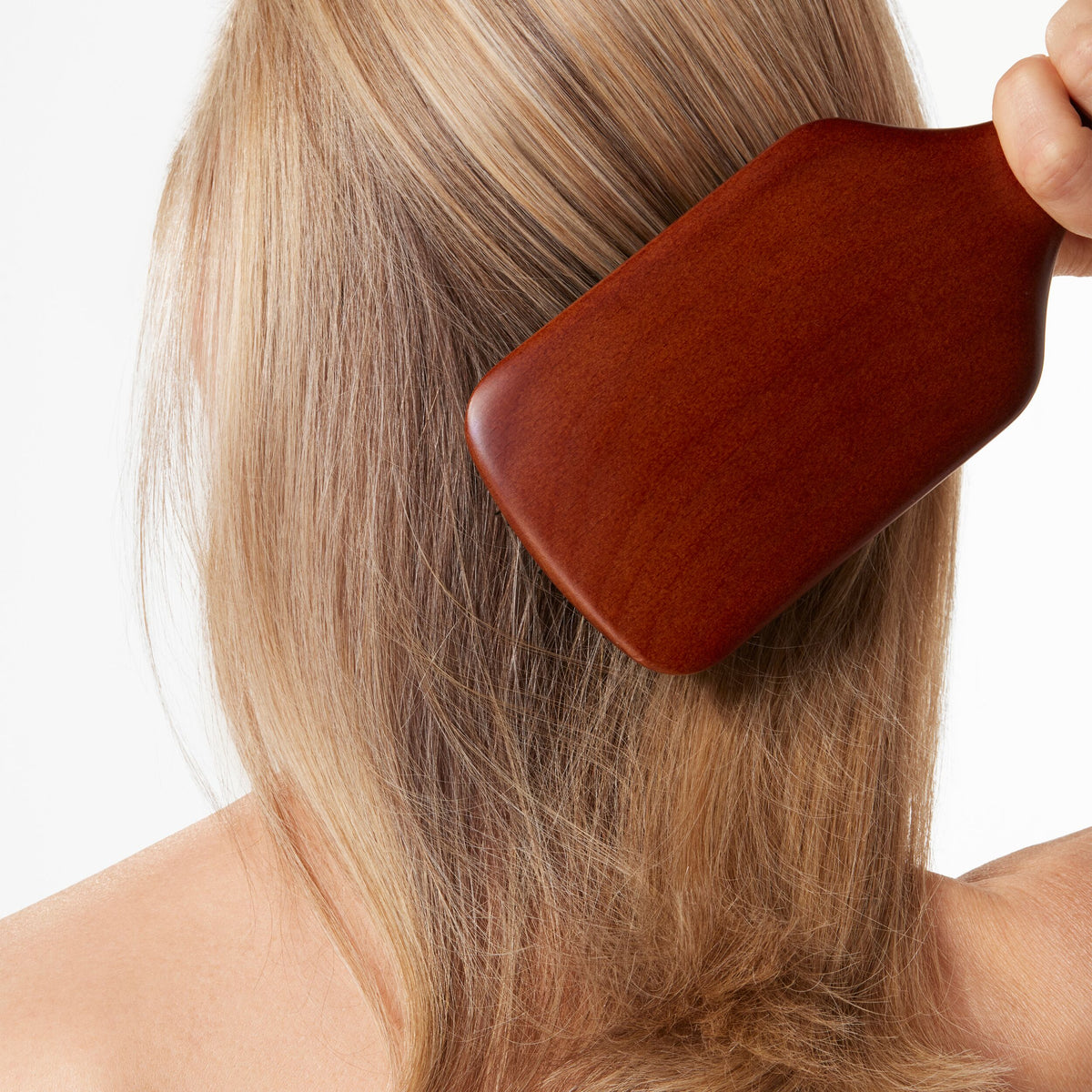 super_healthy_hair_smoothing_paddle_brush_195397_CSL_model_1_WEB