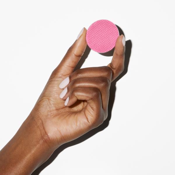 supercheek_vitamin_powder_blush_electric_valentine_71057_CSL_handmodel_2_WEB