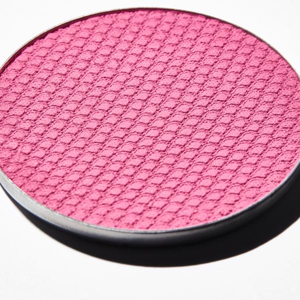 supercheek_vitamin_powder_blush_electric_valentine_71057_CSL_macro_WEB