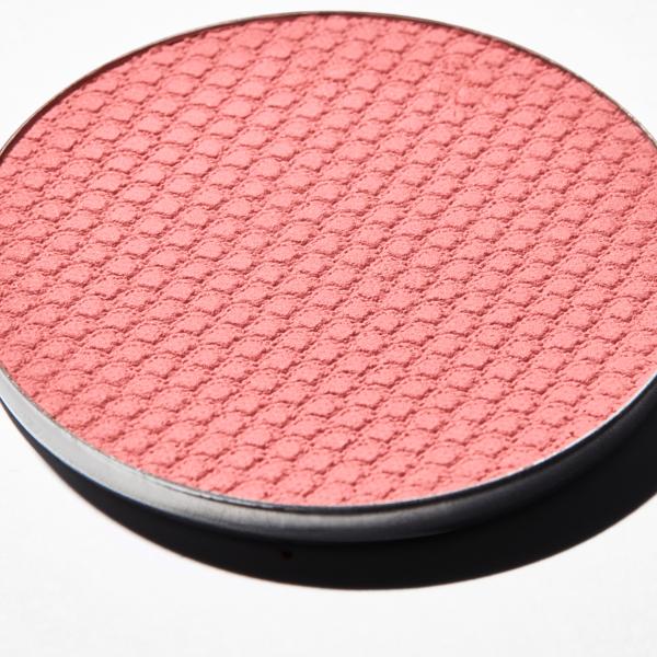 supercheek_vitamin_powder_blush_parisienne_196356_CSL_macro_WEB