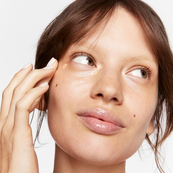 superluminous_serum_concealer_light_194529_CSL_model_barbara_1_WEB