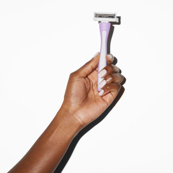 the_perfect_razor_violet_199234_CSL_handmodel_1_WEB