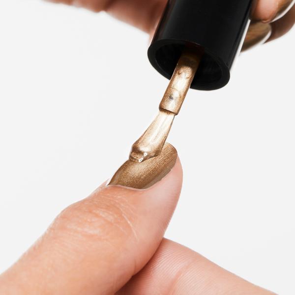 wondercolour_nail_polish_gift_wrapped_197063_handmodel_WEB_5