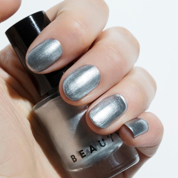 wondercolour_nail_polish_hi_ho_silver_1011727_ecom_handmodel_WEB