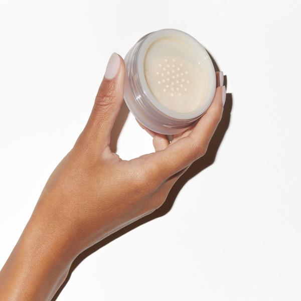 wonderfilter_magic_blurring_loose_powder_71170_CSL_handmodel_1_WEB