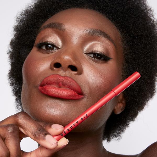 wondergel_longwear_lip_liner_racy_199937_CSL_model_tosin_WEB