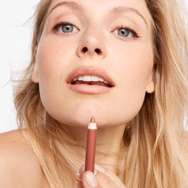 wondergel_longwear_lip_liner_vanilla_nude_199906_CSL_model_emily_WEB